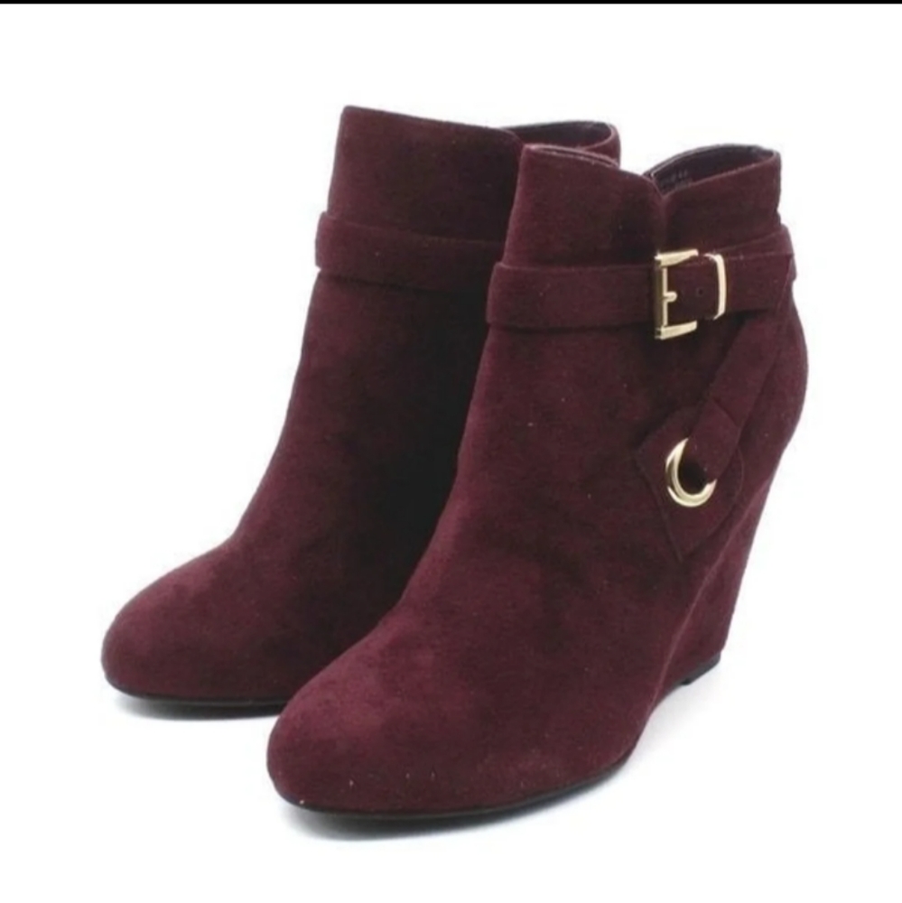 Womens Rebel by Zigi Keylie Wedge Ankle Boots, color Wine.